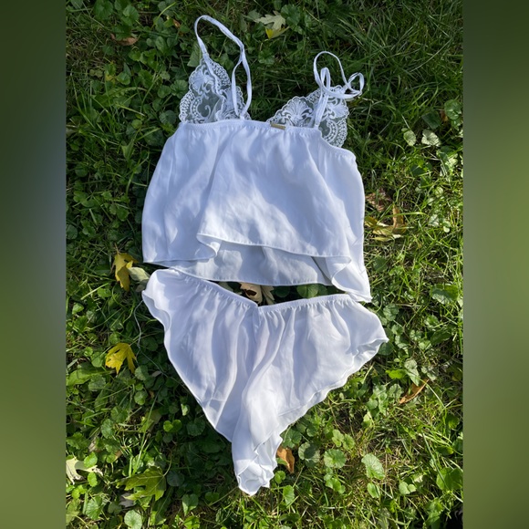 Bluebella White 2 Piece Pyjama Set - Picture 5 of 5